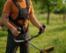 Ham ergonomic și accesorii anti-vibrație motocoasă montate pe motocoasă, prim-plan pe mâner și centură