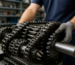 transmisie ranforsată tocător montată pe tocător industrial, inspectată de tehnician