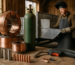 Set de consumabile sudură MIG MAG pe o masă de atelier, inclusiv sârmă gaz sudură