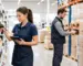 Cititor portabil de coduri de bare folosit în retail și depozit pentru scanare mobilă