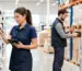 Cititor portabil de coduri de bare folosit în retail și depozit pentru scanare mobilă