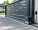Kit automatizare poartă culisantă 800 kg montat pe o poartă metalică grea
