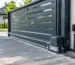Kit automatizare poartă culisantă 800 kg montat pe o poartă metalică grea