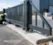 kit poartă autoportantă de 1.000 kg montat pe fundație cu role și ghidaje