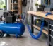 compresor de aer de 50 L într-un atelier de acasă