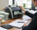 Mașină de numărat bani folosită într-o afacere cu numerar intens