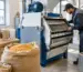 Moara electrică cu ciocănele folosită pentru măcinarea cerealelor și a porumbului
